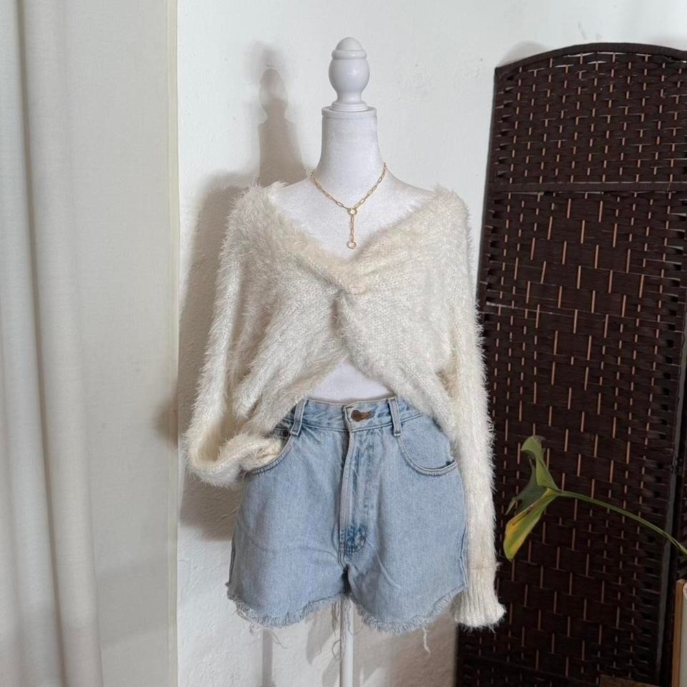 Women's Y2k TeenBell Soft Fluffy White Fuzzy Knit Sweater Size small